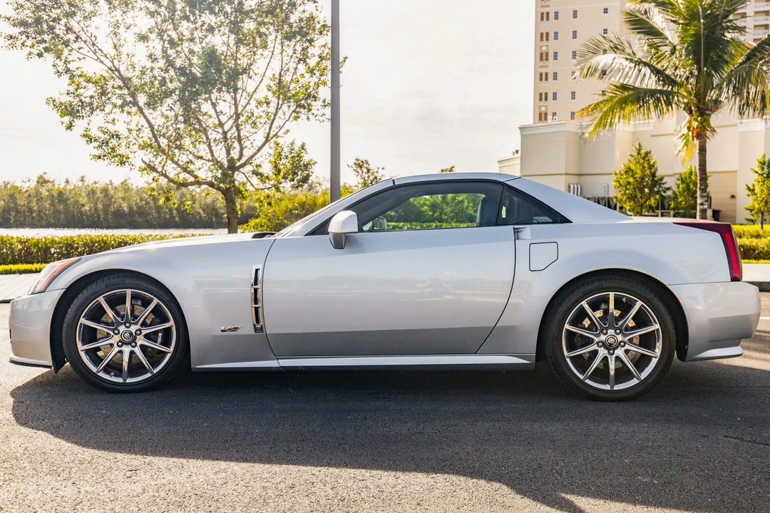2009 Cadillac XLR-V - Image 16 of 31