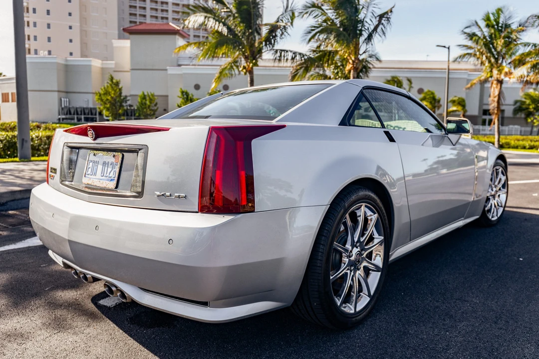 2009 Cadillac XLR-V - Image 13 of 31