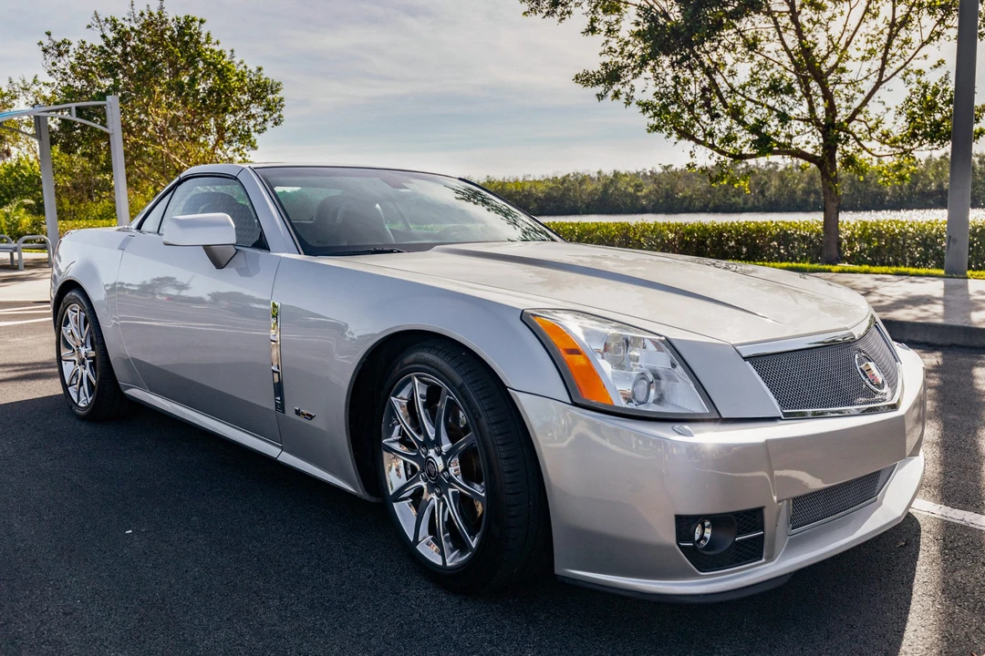 2009 Cadillac XLR-V - Image 11 of 31