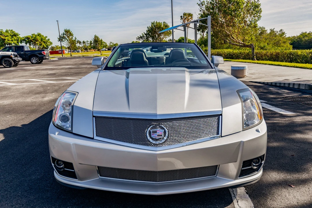 2009 Cadillac XLR-V - Image 2 of 31