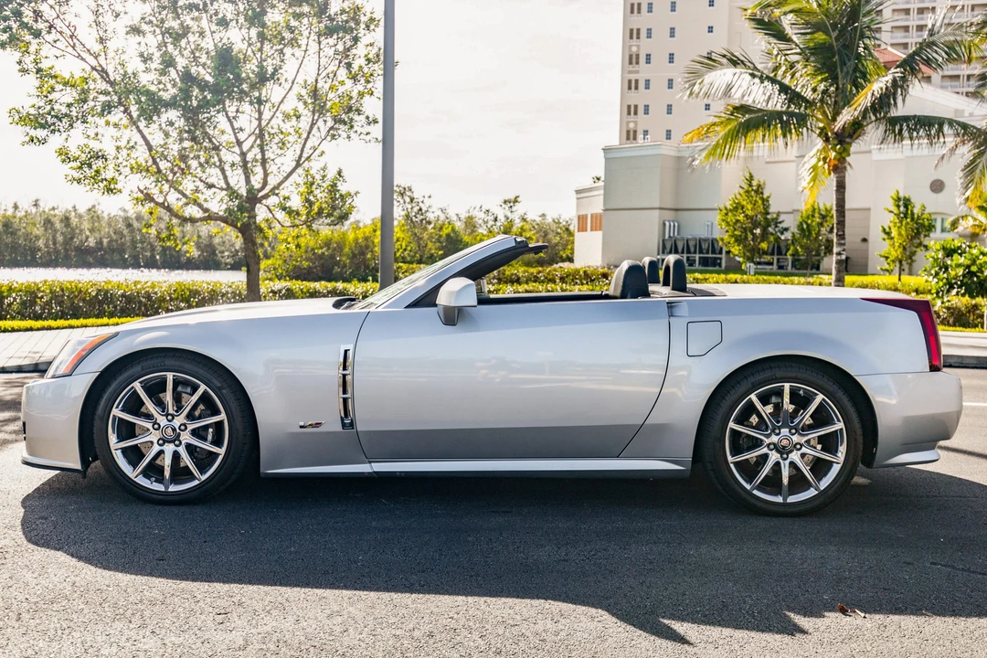 2009 Cadillac XLR-V - Image 8 of 31