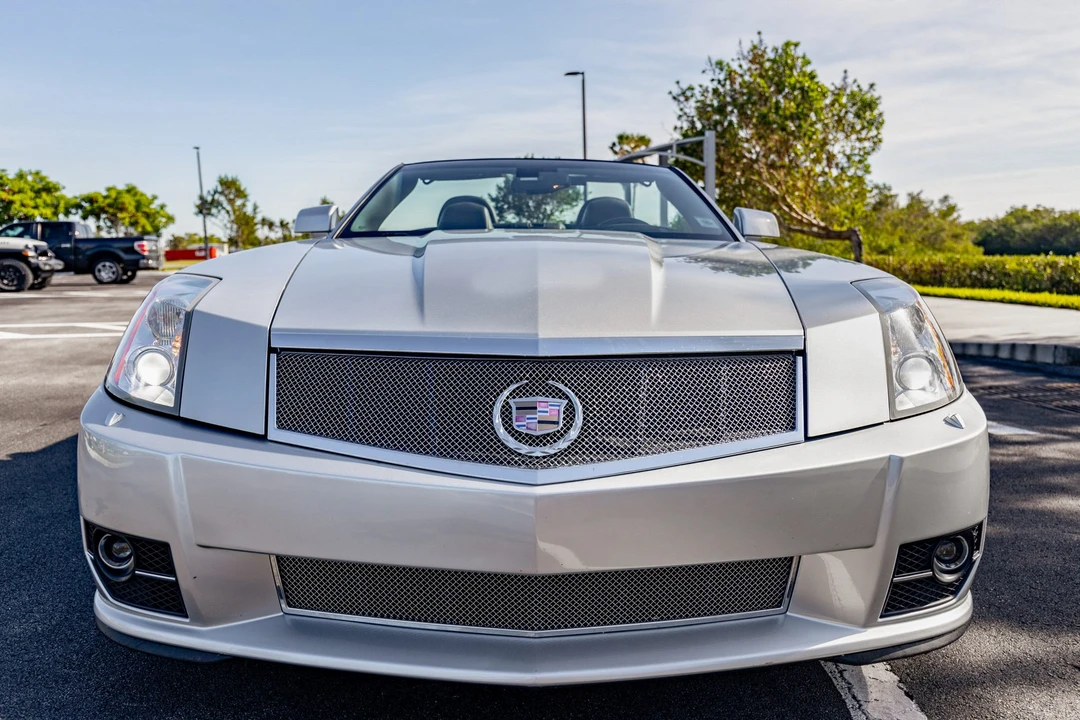 2009 Cadillac XLR-V - Image 17 of 31