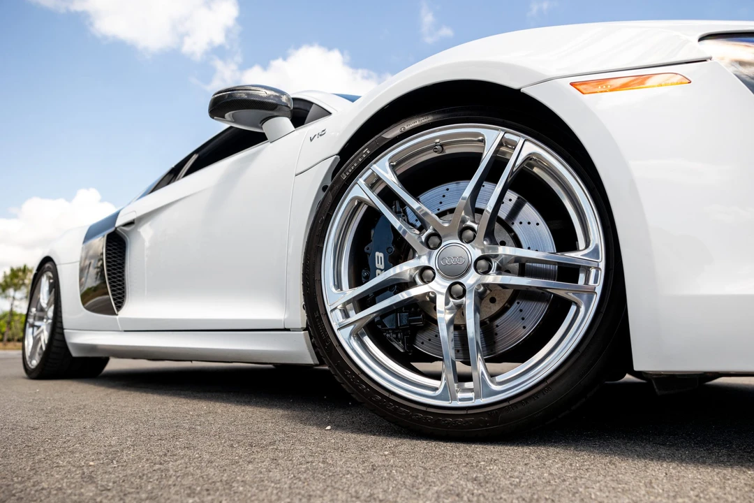 2010 Audi 42 R8 - Image 30 of 31
