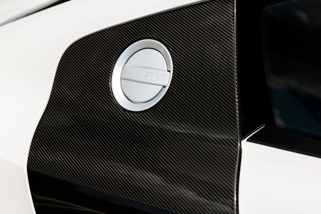 2010 Audi 42 R8 - Image 29 of 31
