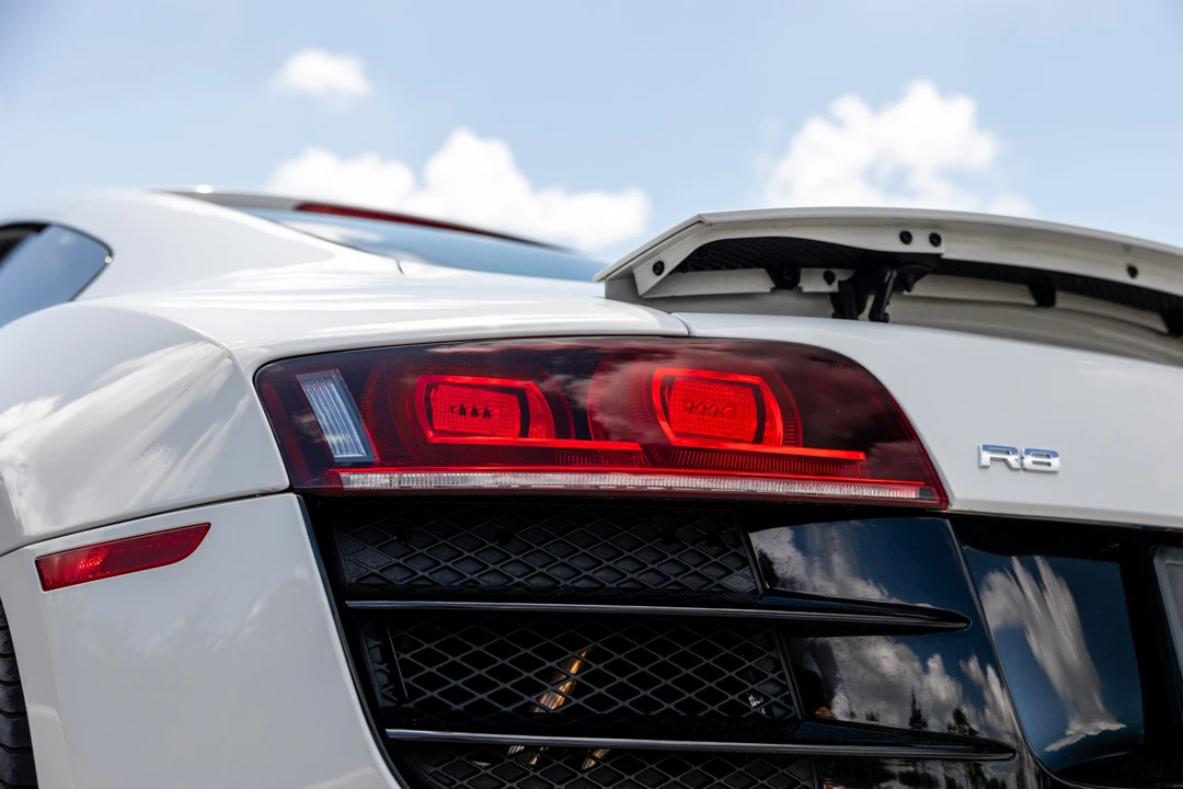 2010 Audi 42 R8 - Image 26 of 31