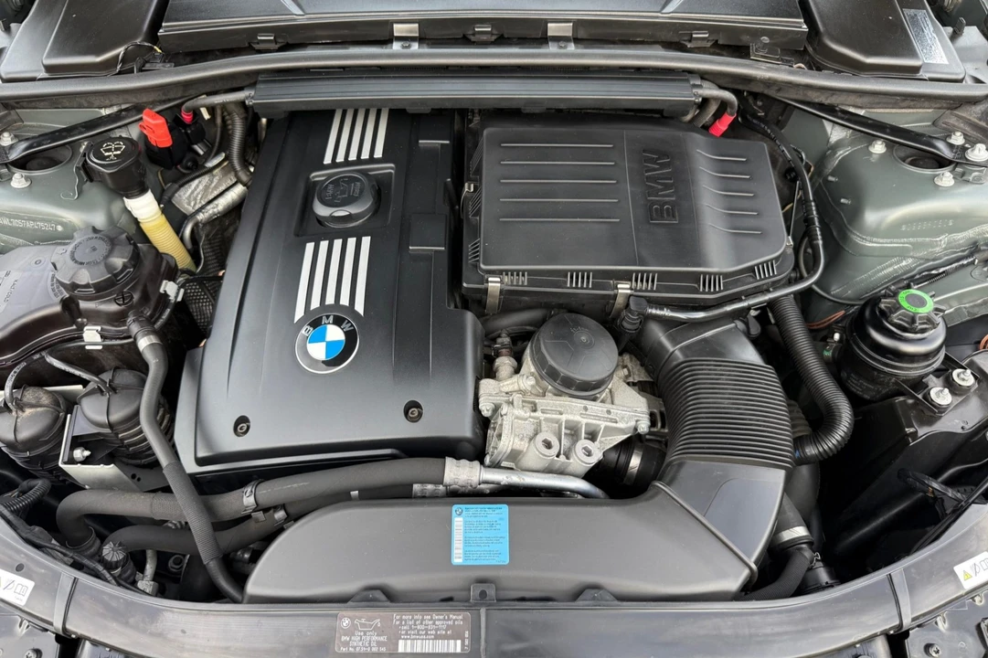 2010 BMW E93 335i Convertible - Image 6 of 7