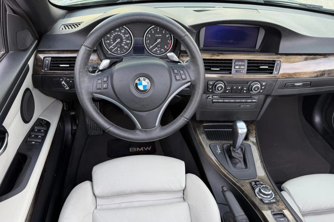 2010 BMW E93 335i Convertible - Image 5 of 7