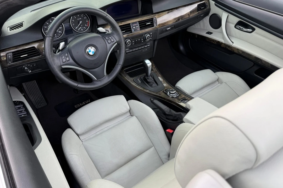 2010 BMW E93 335i Convertible - Image 4 of 7