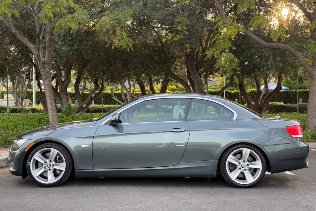 2010 BMW E93 335i Convertible - Image 3 of 7