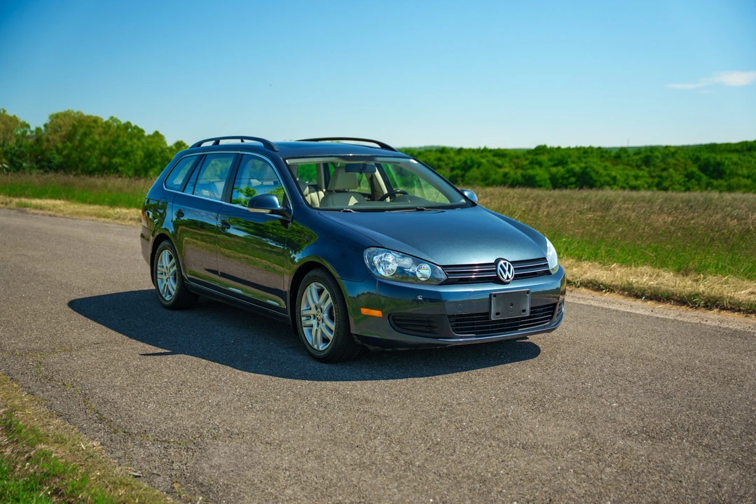 2010 Volkswagen A5 Jetta - Image 2 of 31