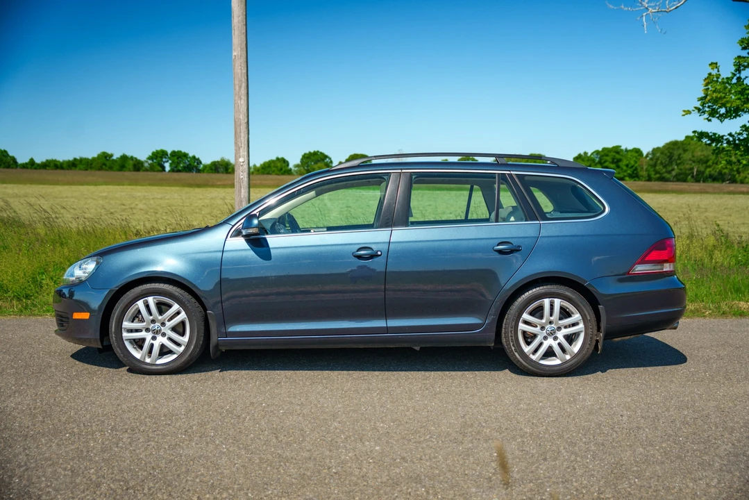 2010 Volkswagen A5 Jetta - Image 11 of 31