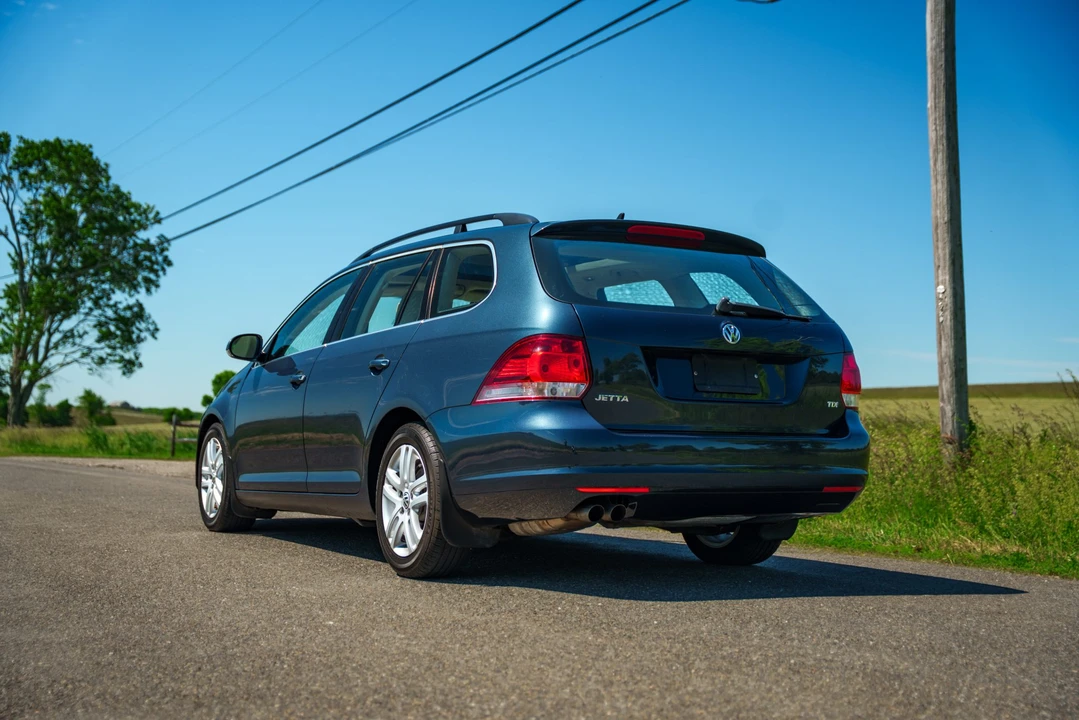2010 Volkswagen A5 Jetta - Image 12 of 31