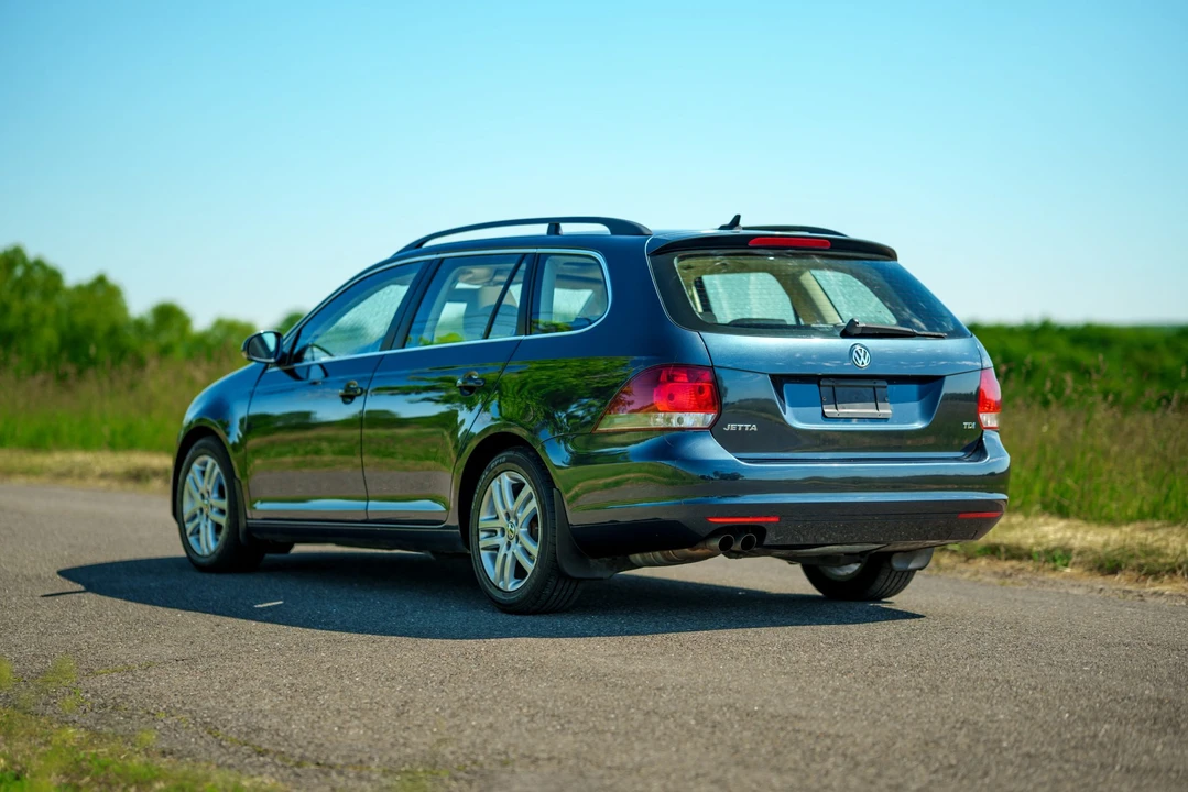 2010 Volkswagen A5 Jetta - Image 13 of 31