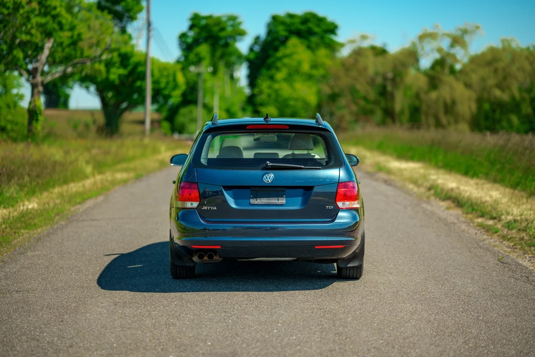 2010 Volkswagen A5 Jetta - Image 15 of 31