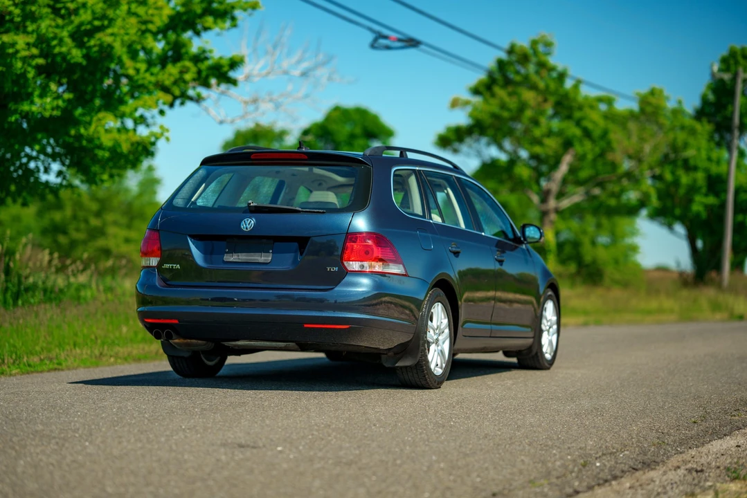 2010 Volkswagen A5 Jetta - Image 19 of 31