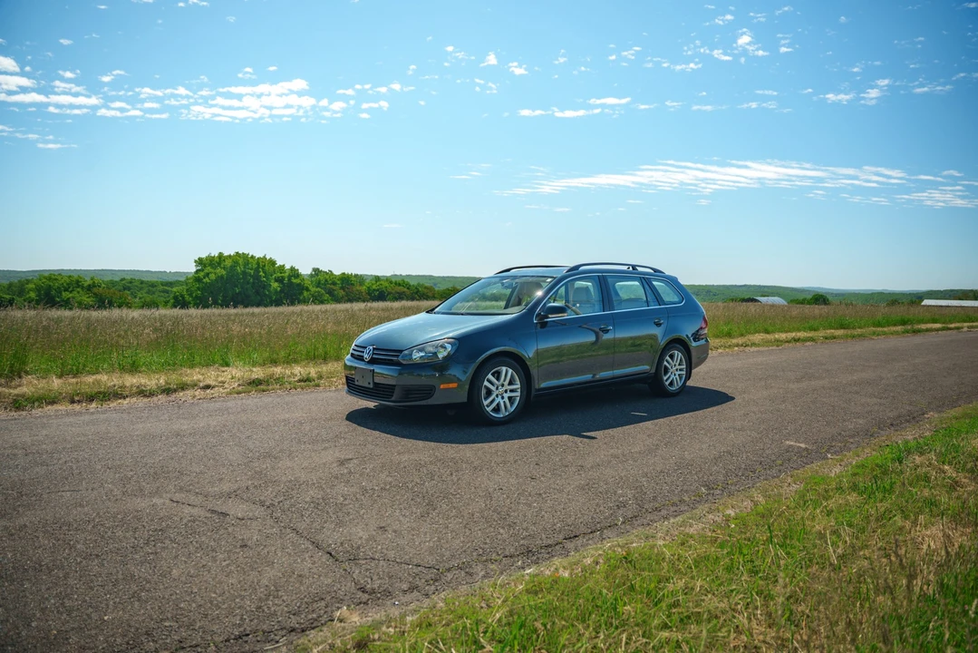 2010 Volkswagen A5 Jetta - Image 9 of 31