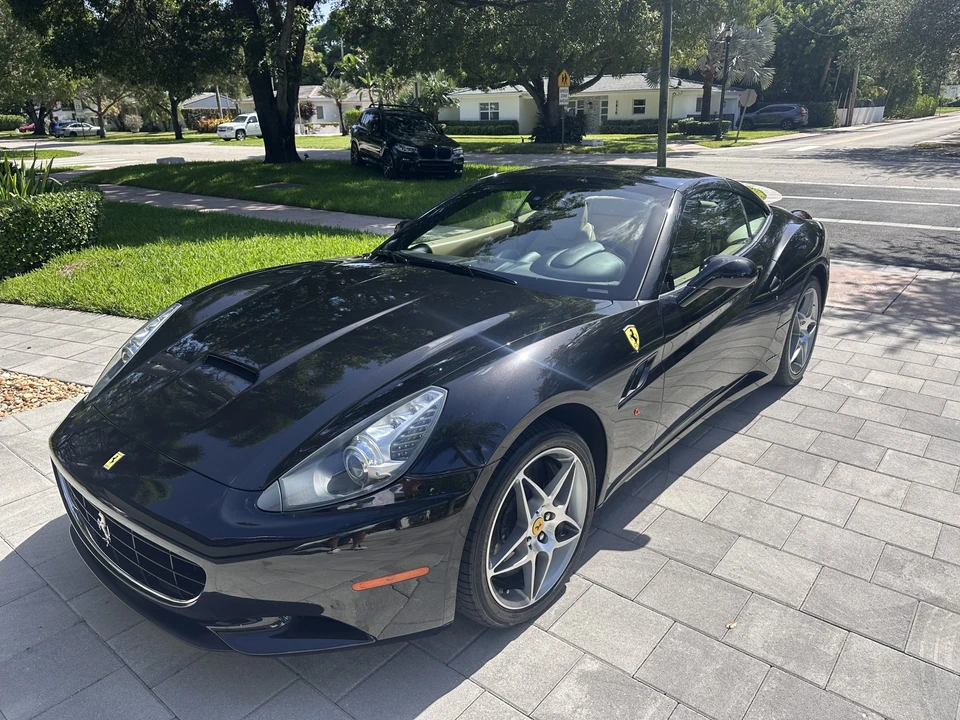 2012 Ferrari California - Image 2 of 31