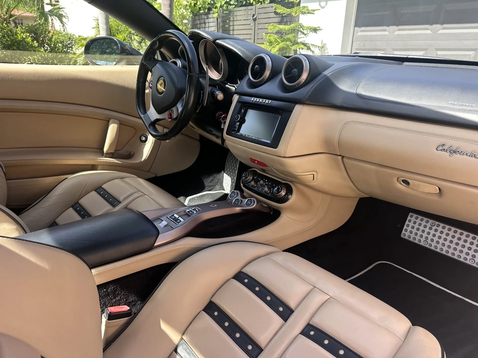 2012 Ferrari California - Image 22 of 31