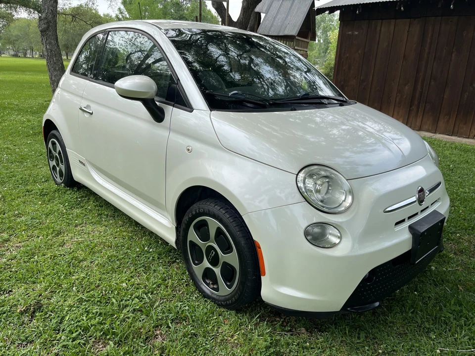 2015 Fiat 500 - Image 2 of 31