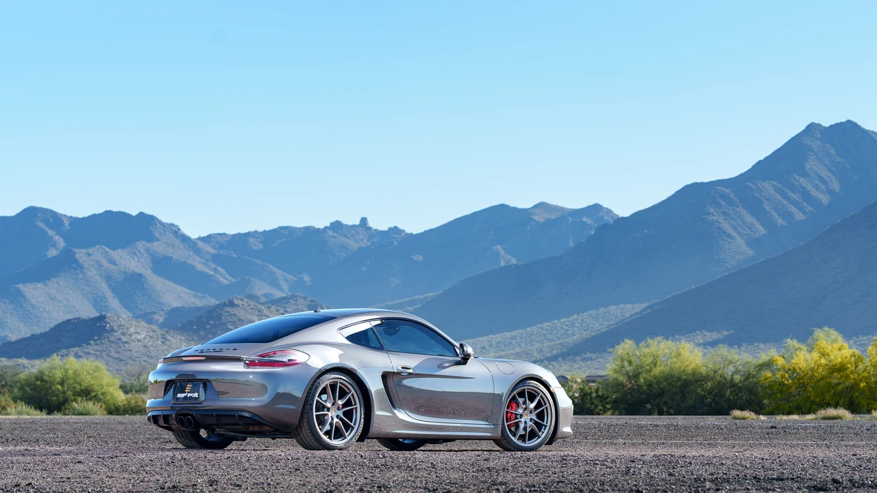 2015 Porsche 981 Cayman GTS - Image 18 of 31