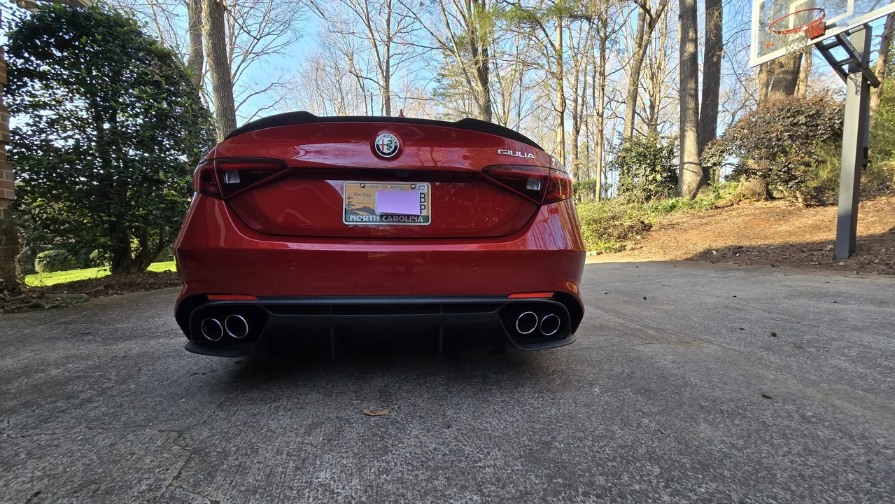 2017 Alfa Romeo Giulia Quadrifoglio - Image 11 of 31