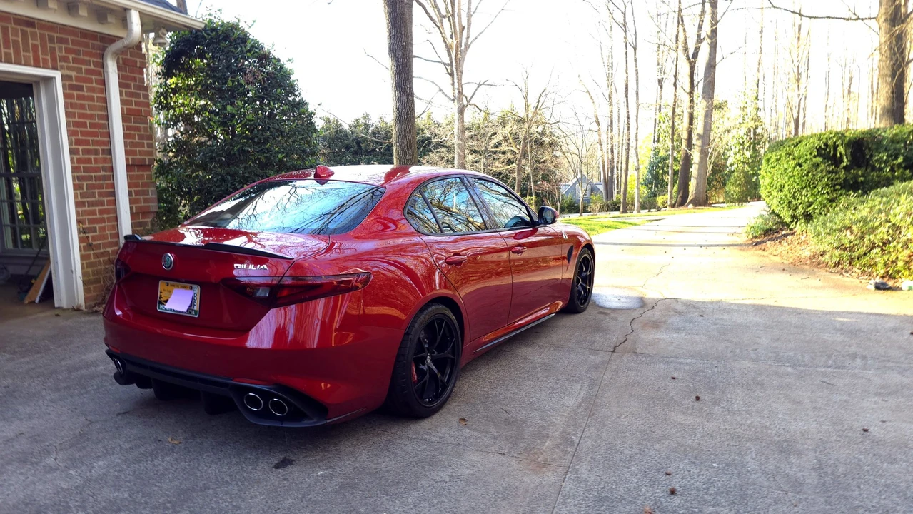 2017 Alfa Romeo Giulia Quadrifoglio - Image 13 of 31