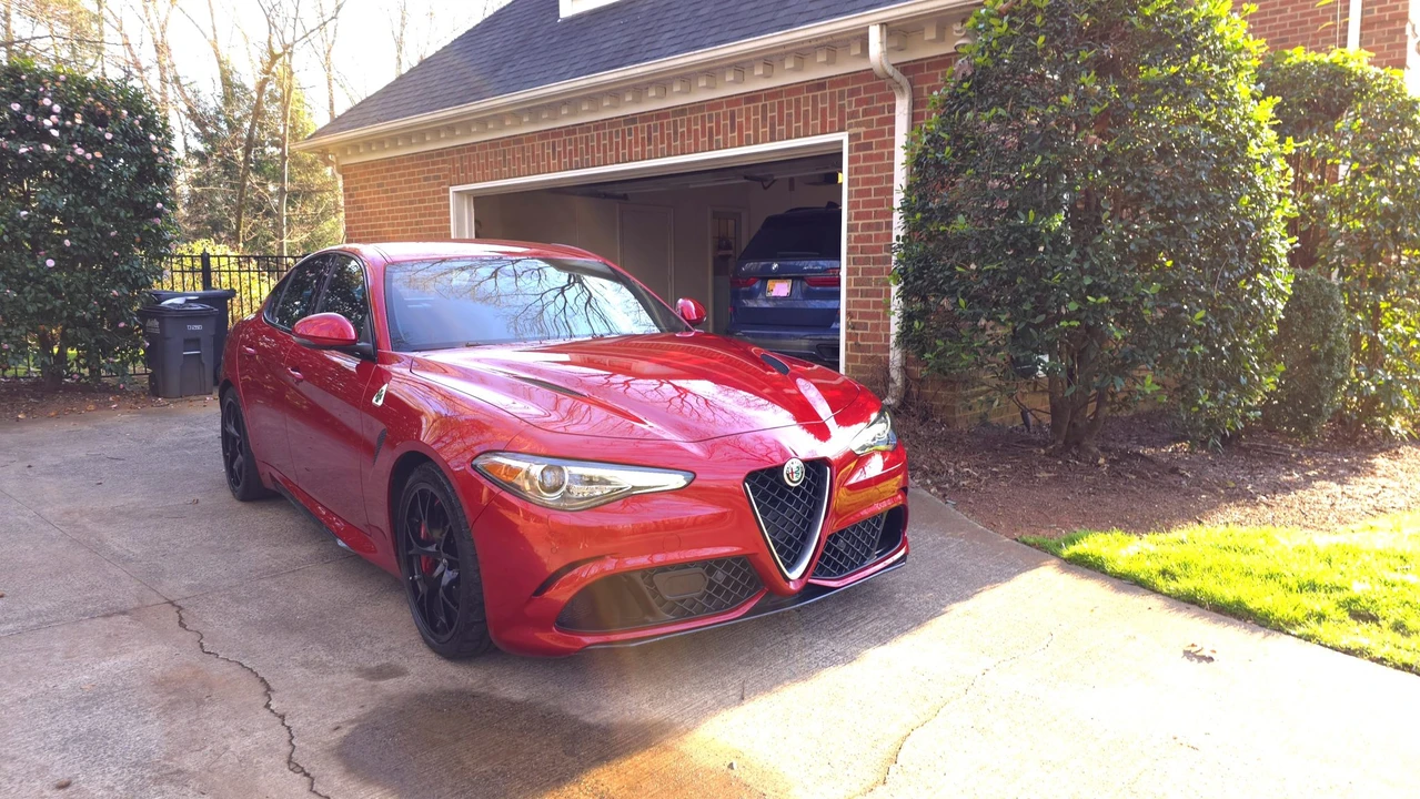 2017 Alfa Romeo Giulia Quadrifoglio - Image 16 of 31