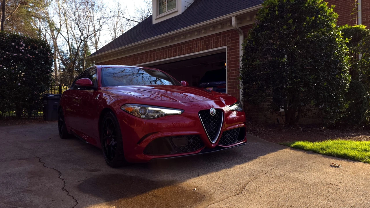 2017 Alfa Romeo Giulia Quadrifoglio - Image 18 of 31
