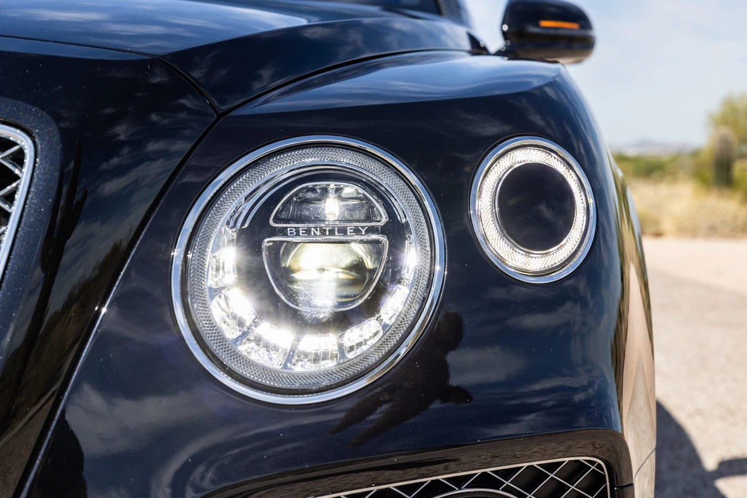 2017 Bentley Bentayga - Image 16 of 31