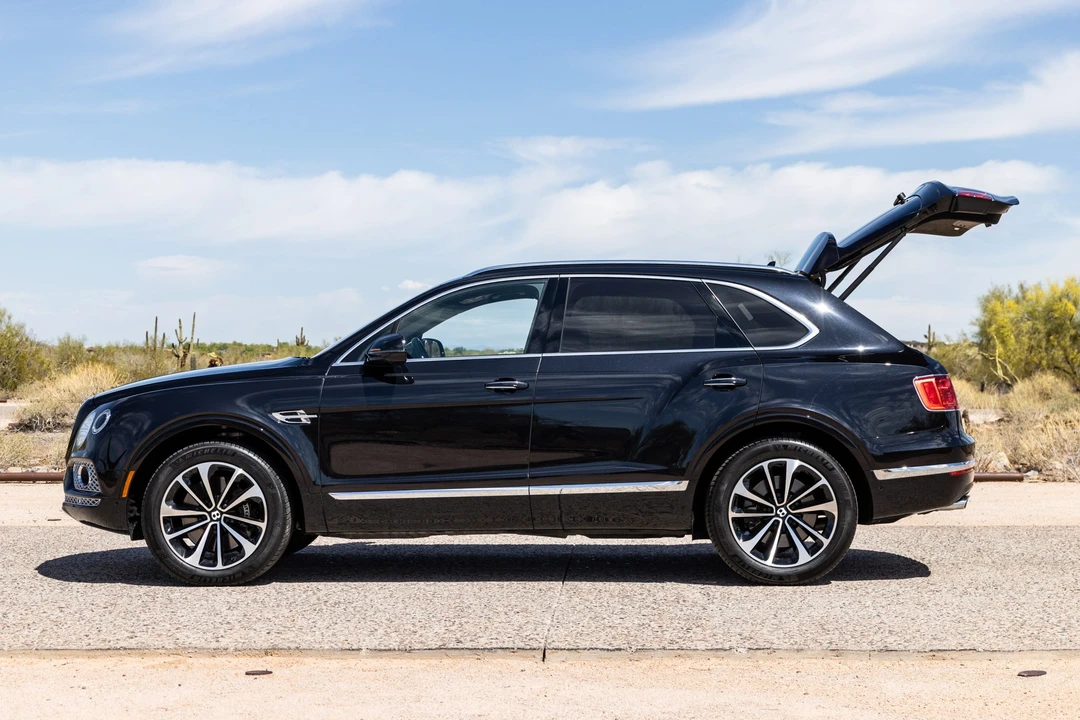 2017 Bentley Bentayga - Image 13 of 31