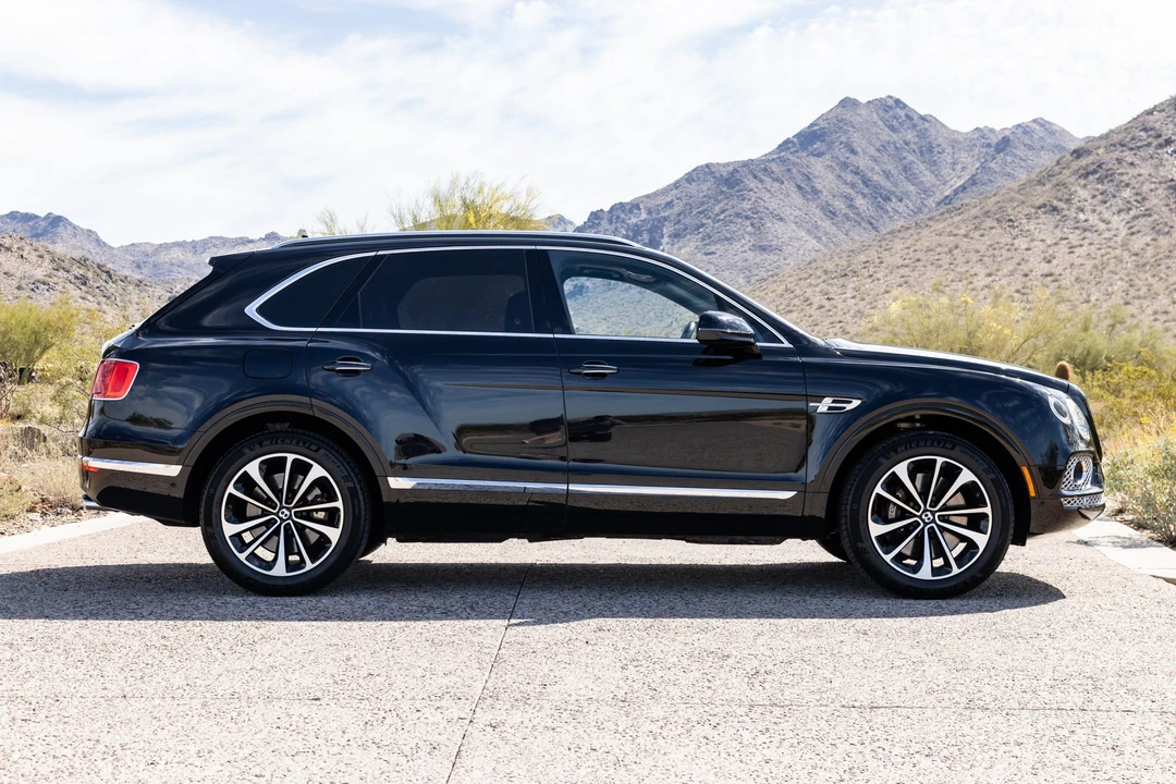 2017 Bentley Bentayga - Image 7 of 31