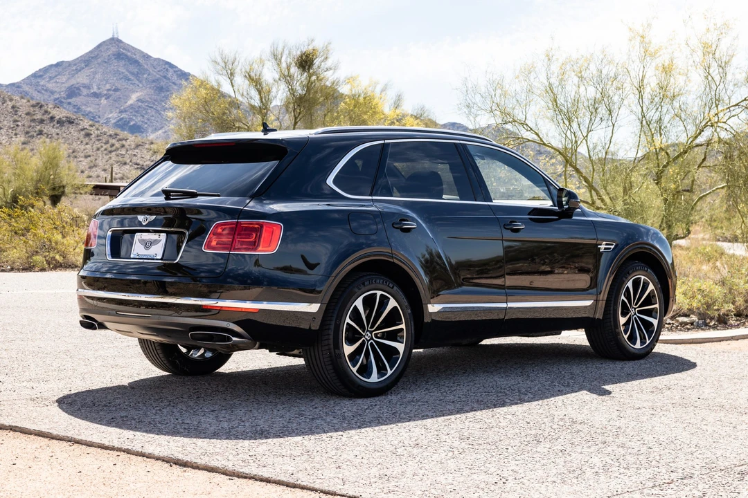 2017 Bentley Bentayga - Image 8 of 31