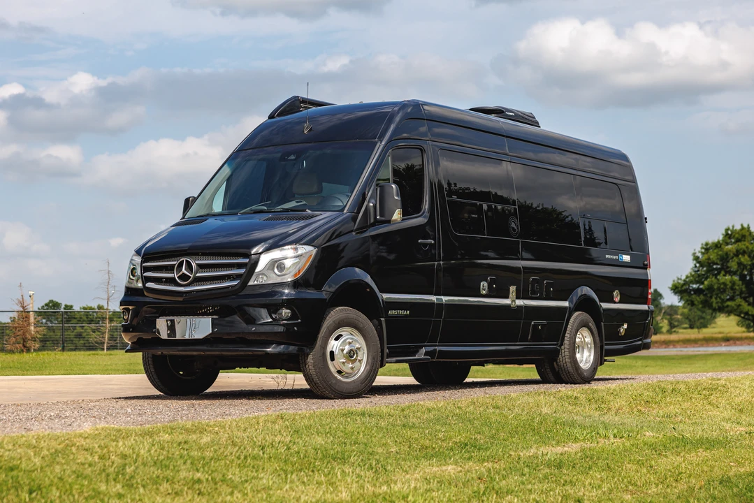 2018 Airstream - Image 2 of 31