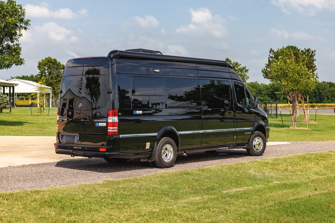 2018 Airstream - Image 17 of 31