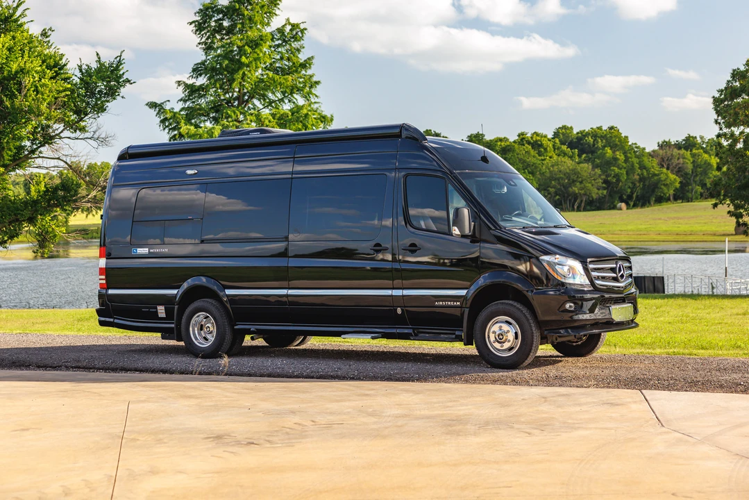 2018 Airstream - Image 12 of 31