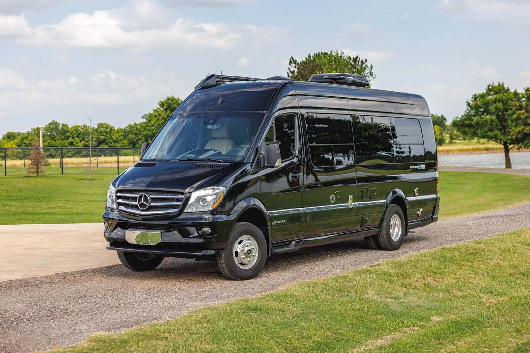 2018 Airstream - Image 5 of 31