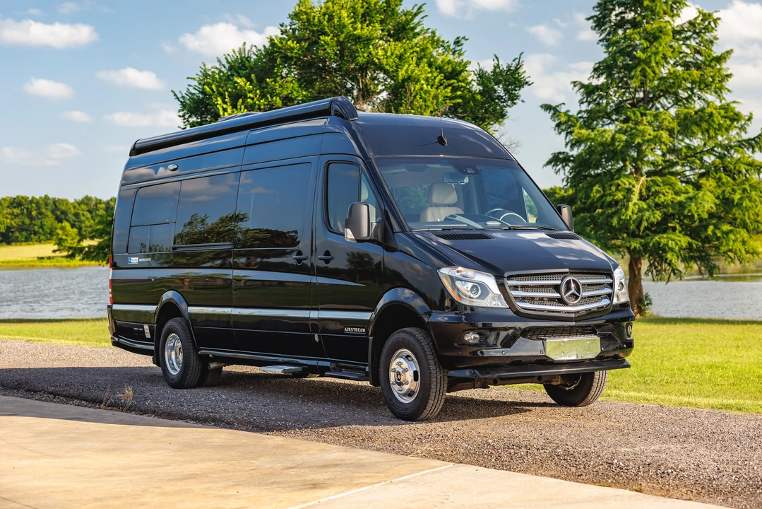 2018 Airstream - Image 11 of 31