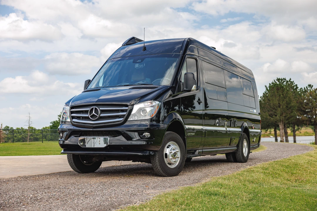 2018 Airstream - Image 6 of 31