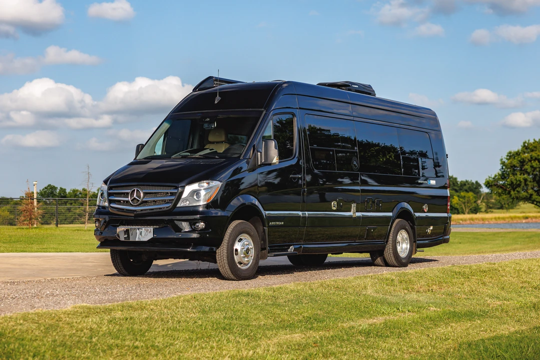 2018 Airstream - Image 3 of 31