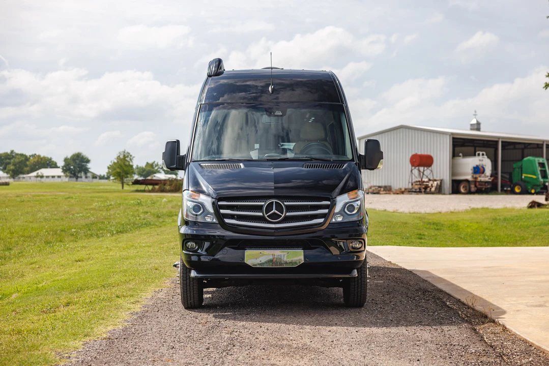 2018 Airstream - Image 8 of 31