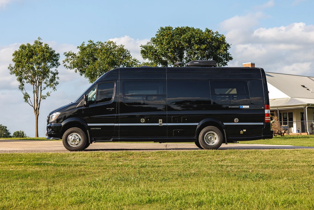 2018 Airstream - Image 24 of 31