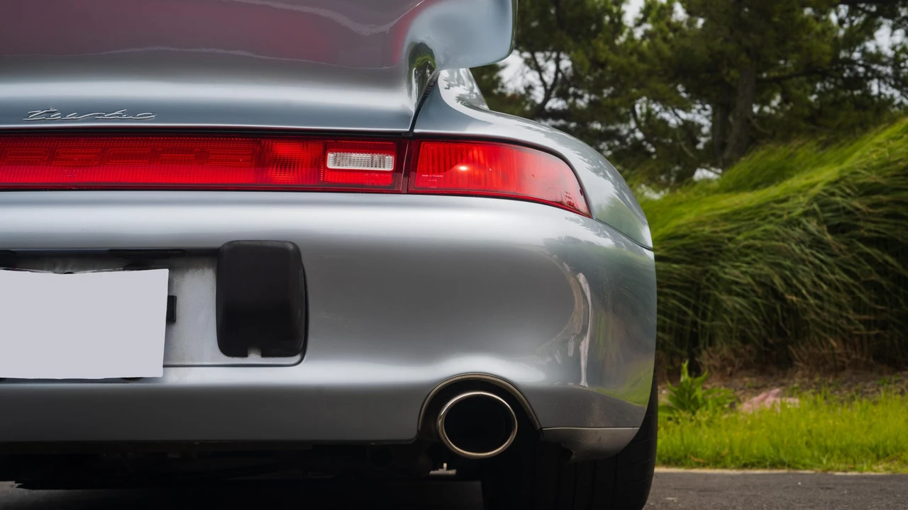 1996 Porsche 993 Carrera 4S - Image 28 of 31