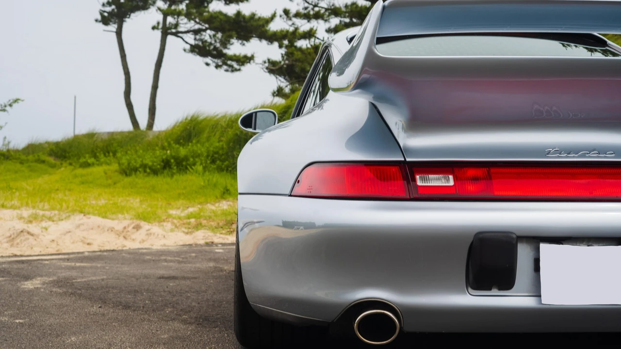 1996 Porsche 993 Carrera 4S - Image 27 of 31