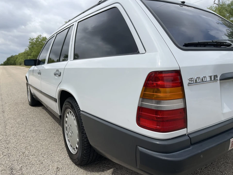 1987 Mercedes-Benz W124 E-Class - Image 24 of 31