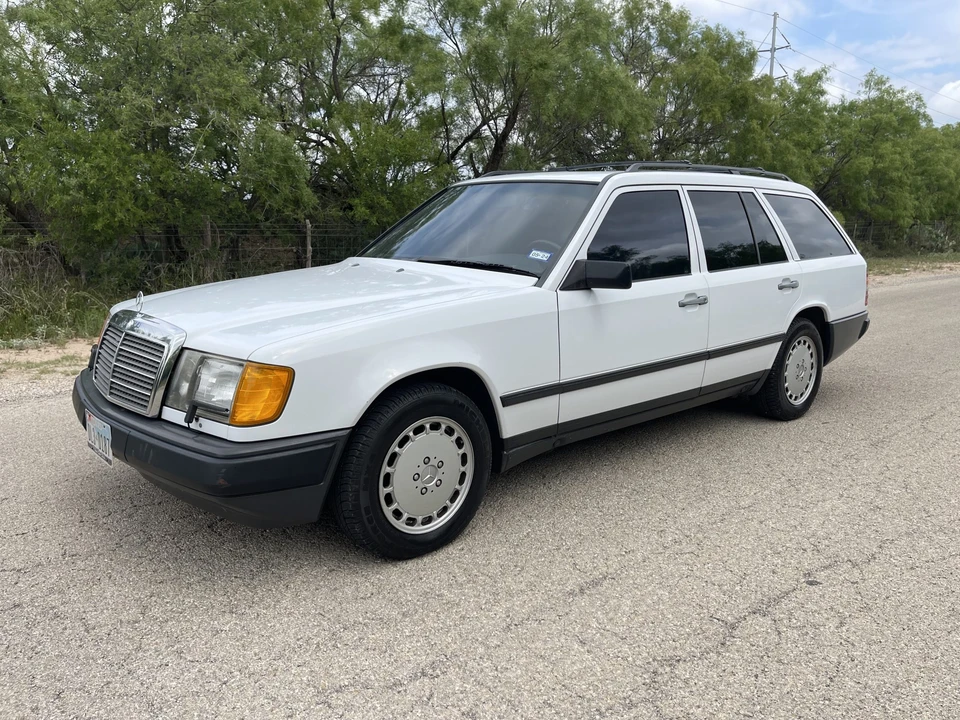 1987 Mercedes-Benz W124 E-Class - Image 2 of 31