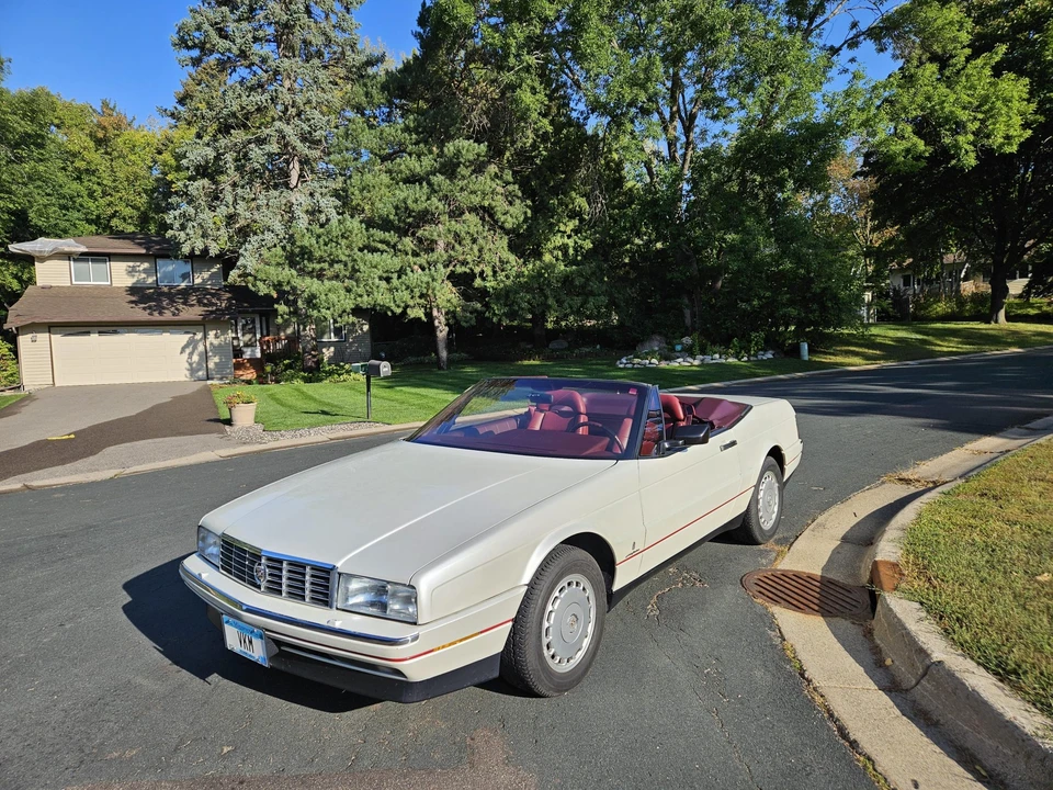 1988 Cadillac Allante - Image 16 of 31