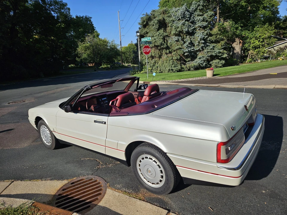 1988 Cadillac Allante - Image 13 of 31