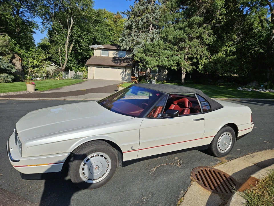 1988 Cadillac Allante - Image 8 of 31