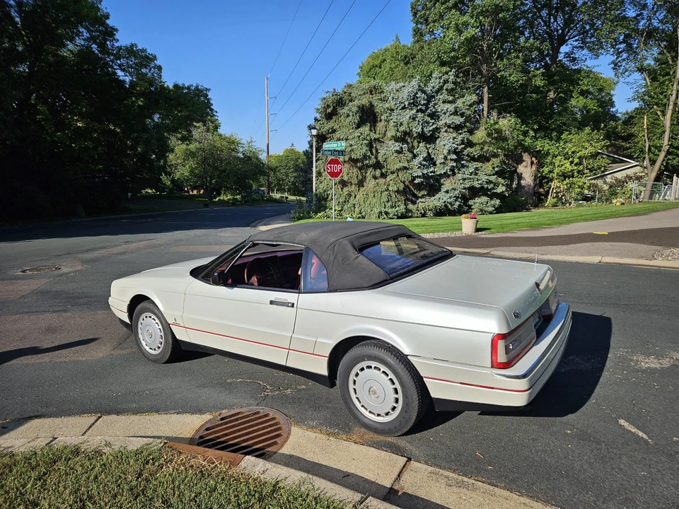 1988 Cadillac Allante - Image 10 of 31