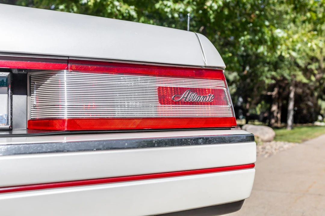 1988 Cadillac Allante - Image 24 of 31